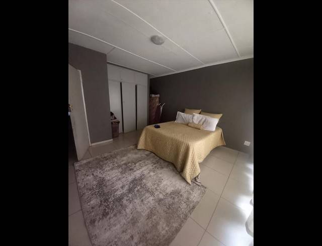2 BEDROOM APARTMENT FOR SALE IN KEMPTON PARK CENTRAL